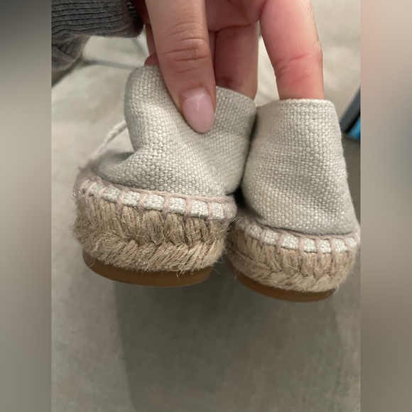 Excellent Condition Chanel White & Black Size 5 Espadrilles. 💕 - Picture 11 of 13